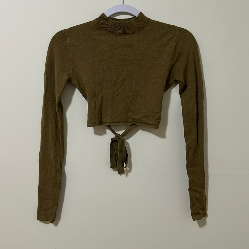 Backless long sleeve